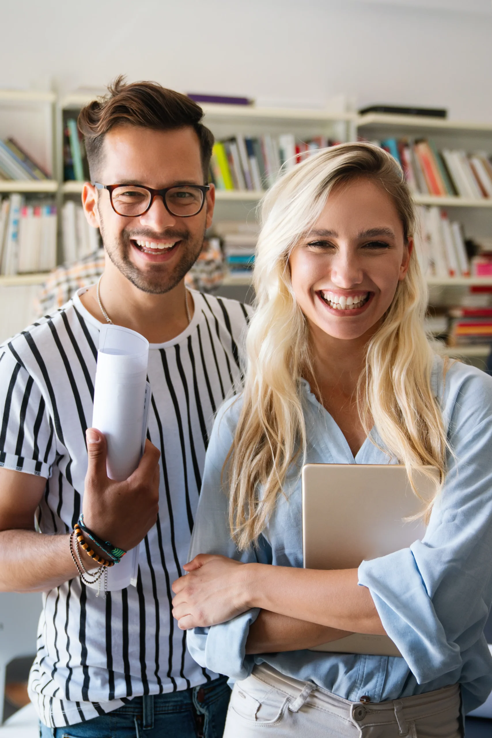 Estudiantes de inglés sonriendo